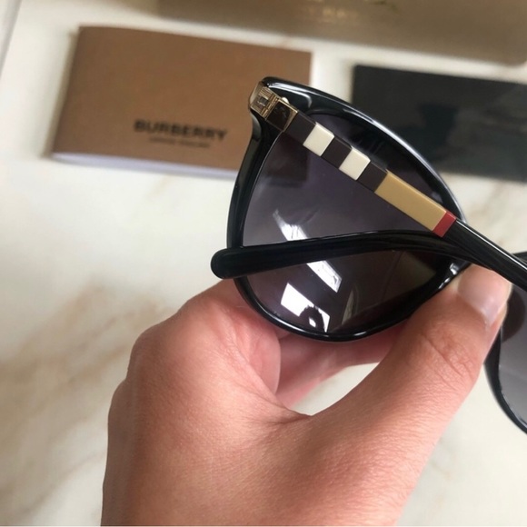 🔥NEW BURBERRY SUNGLASSES 🔥 - Picture 9 of 12